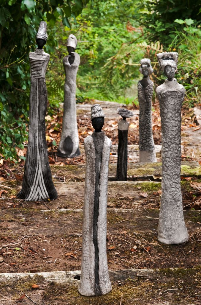 defile sculpture raku